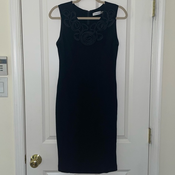 Calvin Klein Zipper Rosette Design Sheath Dress - Size 4 - Picture 2 of 5